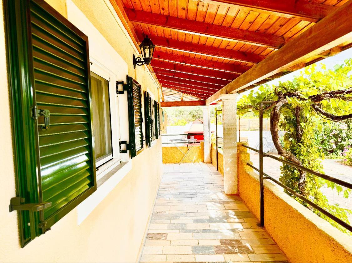 Tetraktys Estate Beachside Υδωρ Ágios Matthaíos Exterior foto